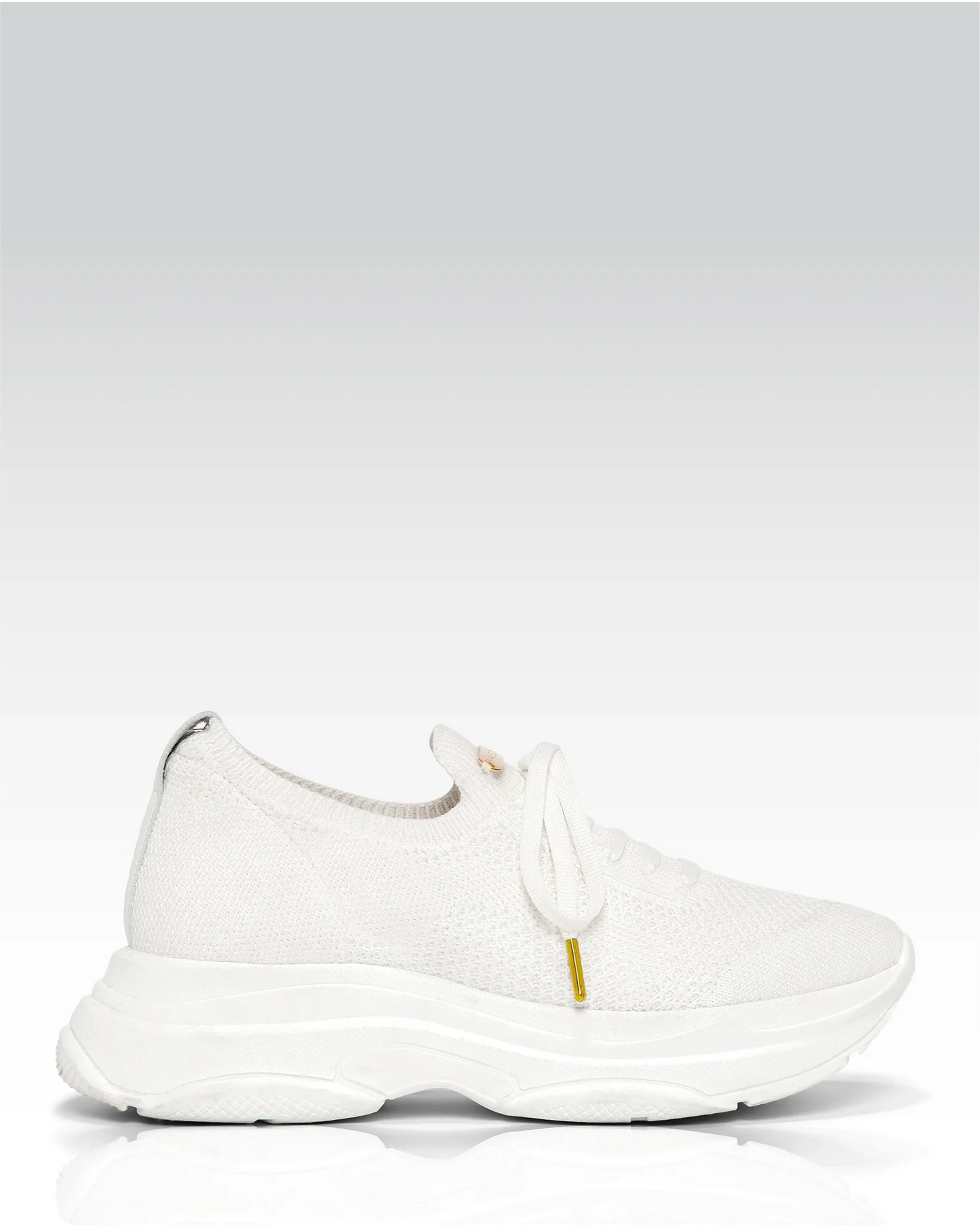 Nova Sneaker