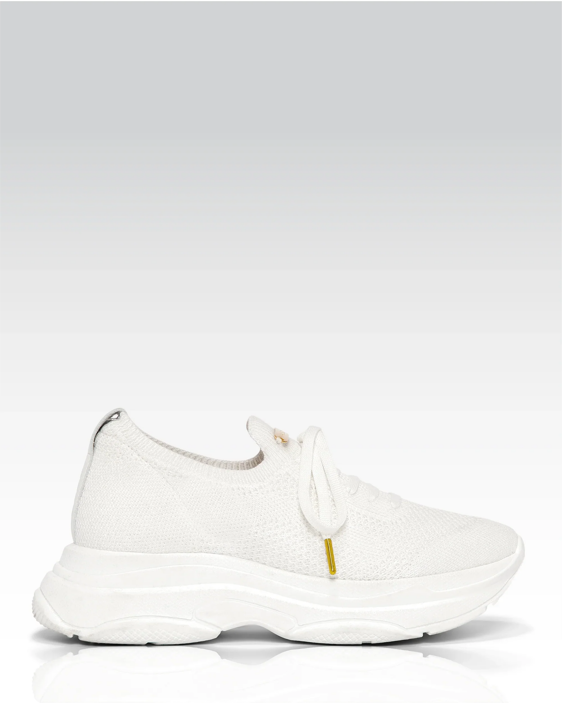 Nova Sneaker