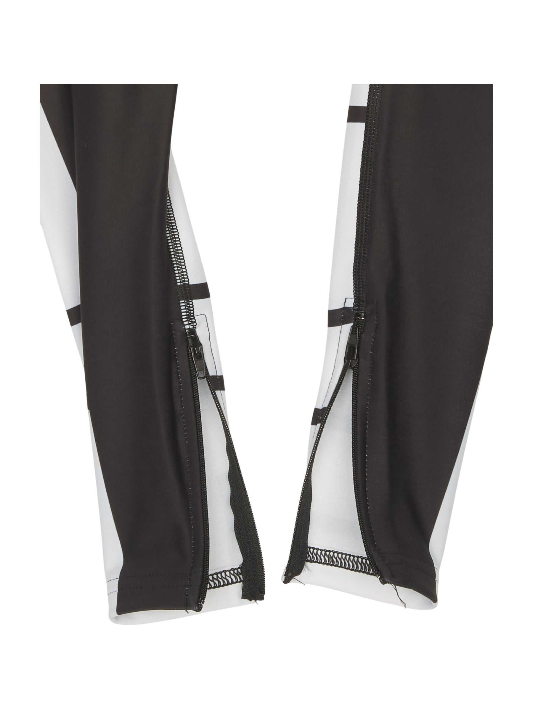 LegwarmersM. Logo Legwarmers